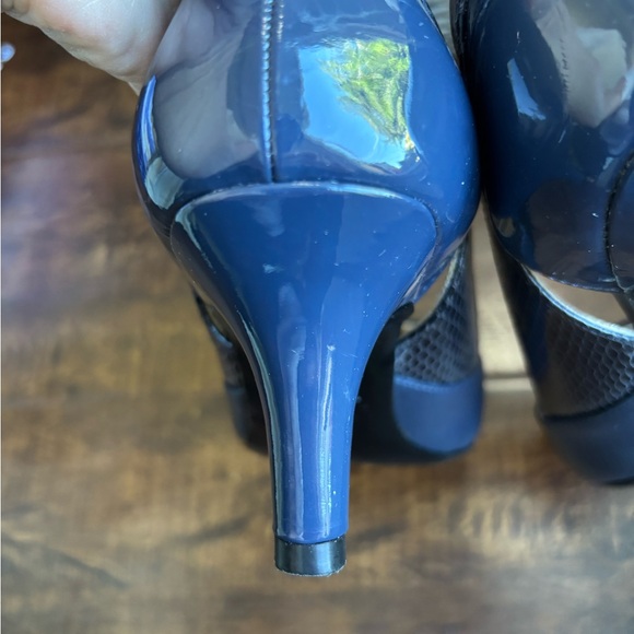 Life Stride Navy Heels - Picture 5 of 8